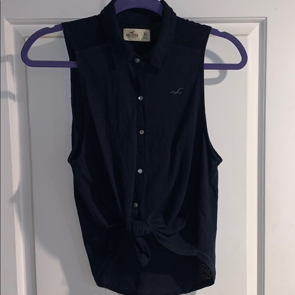 Hollister sleeveless button down blouse